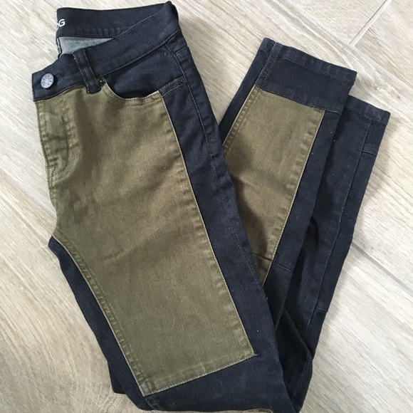 Urban Outfitters Denim - BDG Mid rise TWIG grazer jeans 25W 26L